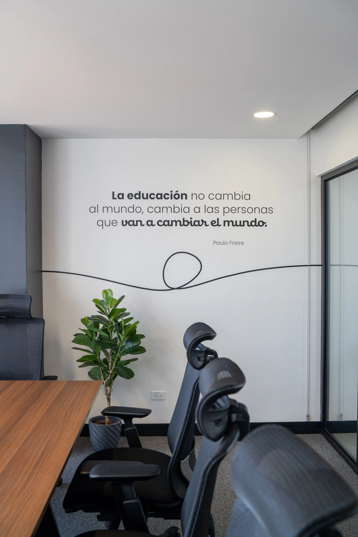 frase en sala de reuniones